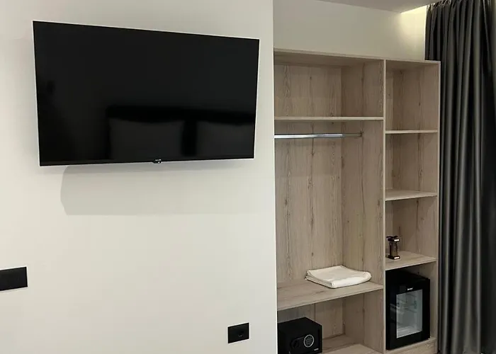 Restorant Binjaket 호텔 *