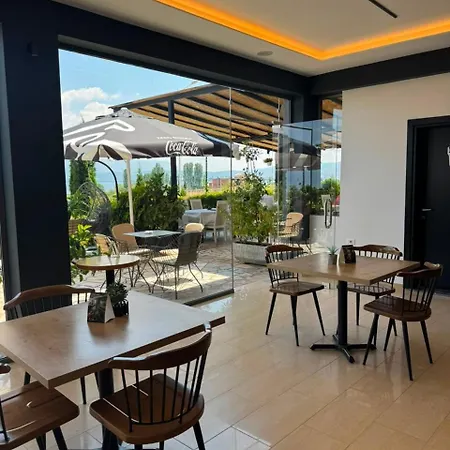 Restorant Binjaket * Memlishte